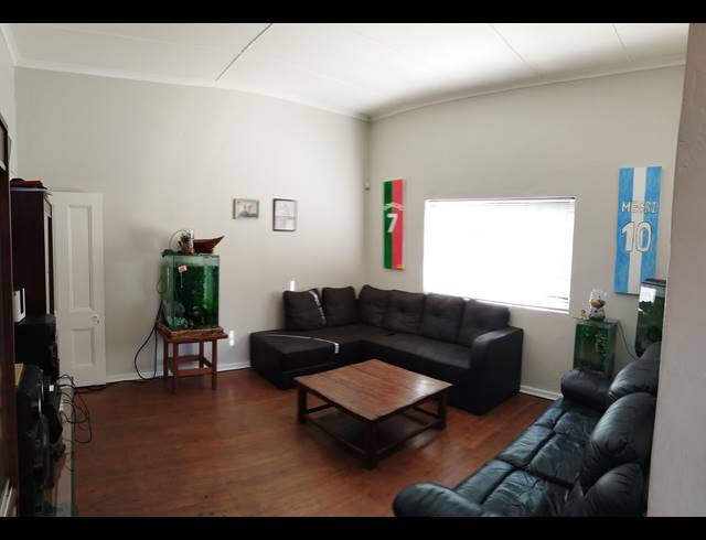 3 BEDROOM FREESTANDING FOR SALE IN UITENHAGE CENTRAL